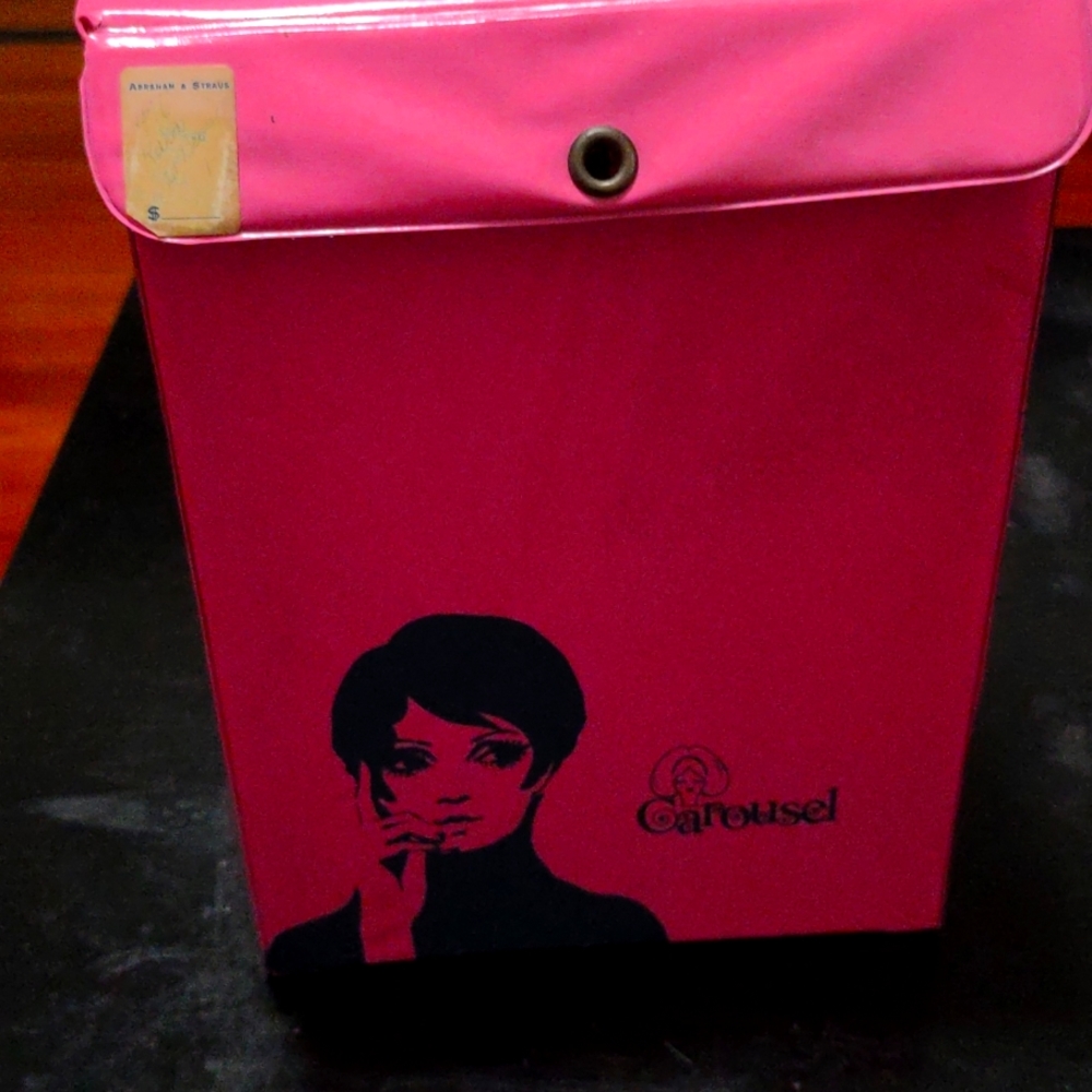 Carousel wig box
